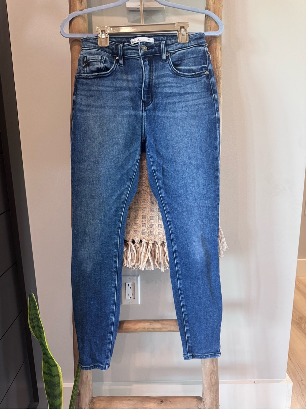 ✨ KanCan High-Rise Dark Wash Jeans – Size 27 ✨